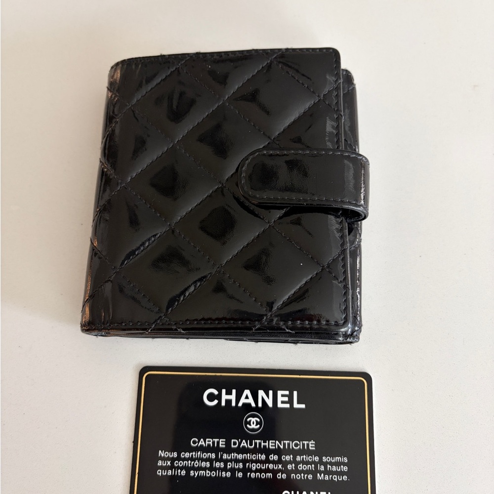CHANEL Black Quilted Patent Leather Compact Wallet with Gold CC - Picture 10 of 15
